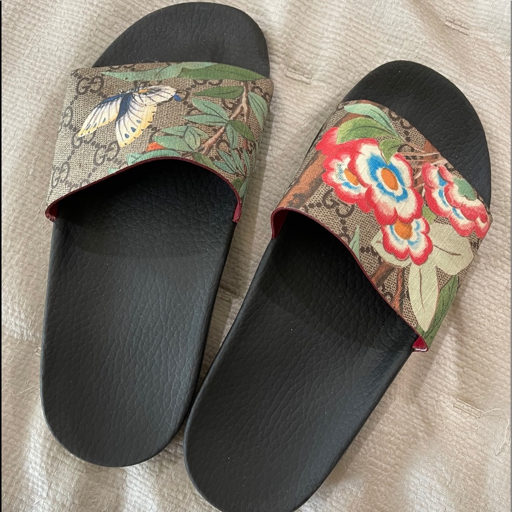 Women’s Gucci slides